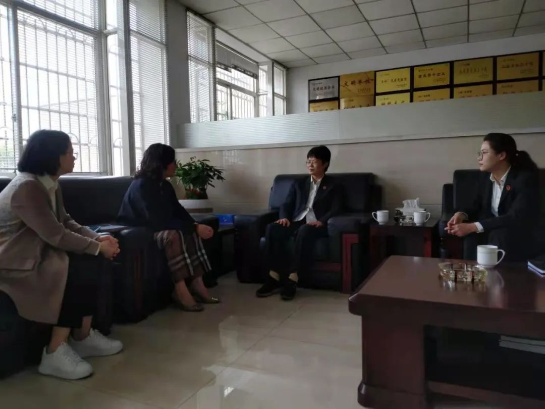 Hakim sepenuh masa Zheng Yuqing dan presiden Du Hangli dari Mahkamah Rakyat Shengzhou datang ke syarikat kami untuk membimbing kerja kami