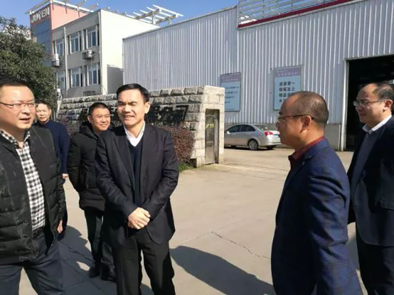 Angin timur kembali dengan musim bunga, menghantar bunga di dahan saya---Nota Permulaan Tahun Baru 2018