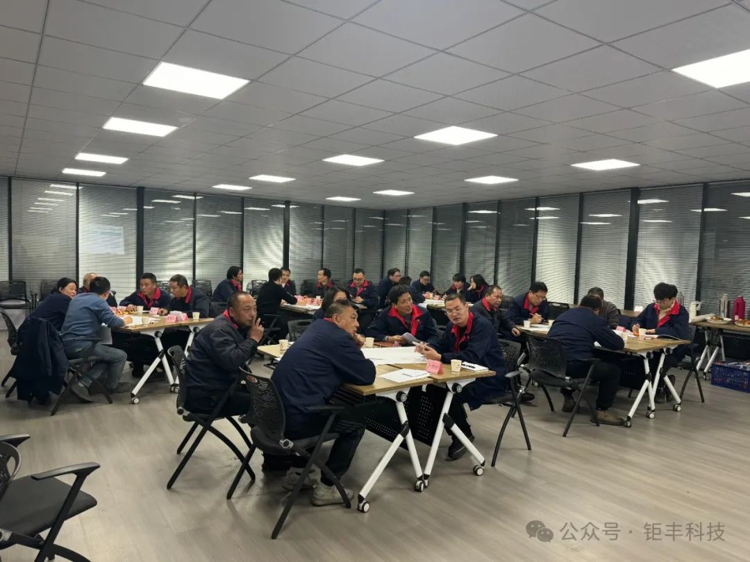 Bermula dengan pistol----Salah satu siri aktiviti untuk meningkatkan kerja berpasukan